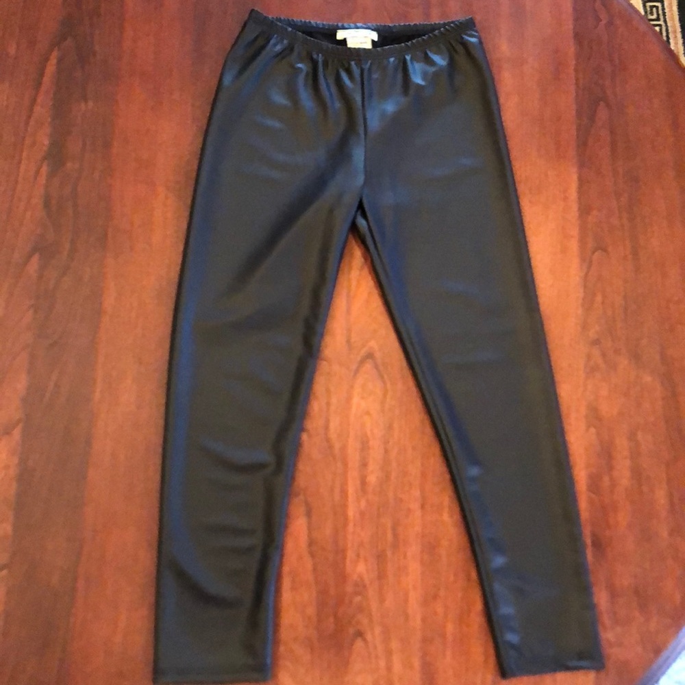 Black faux leather legging